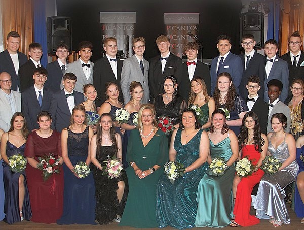 Tanzkursabschlussball der Heimvolksschule St. Maria Fürstenzell